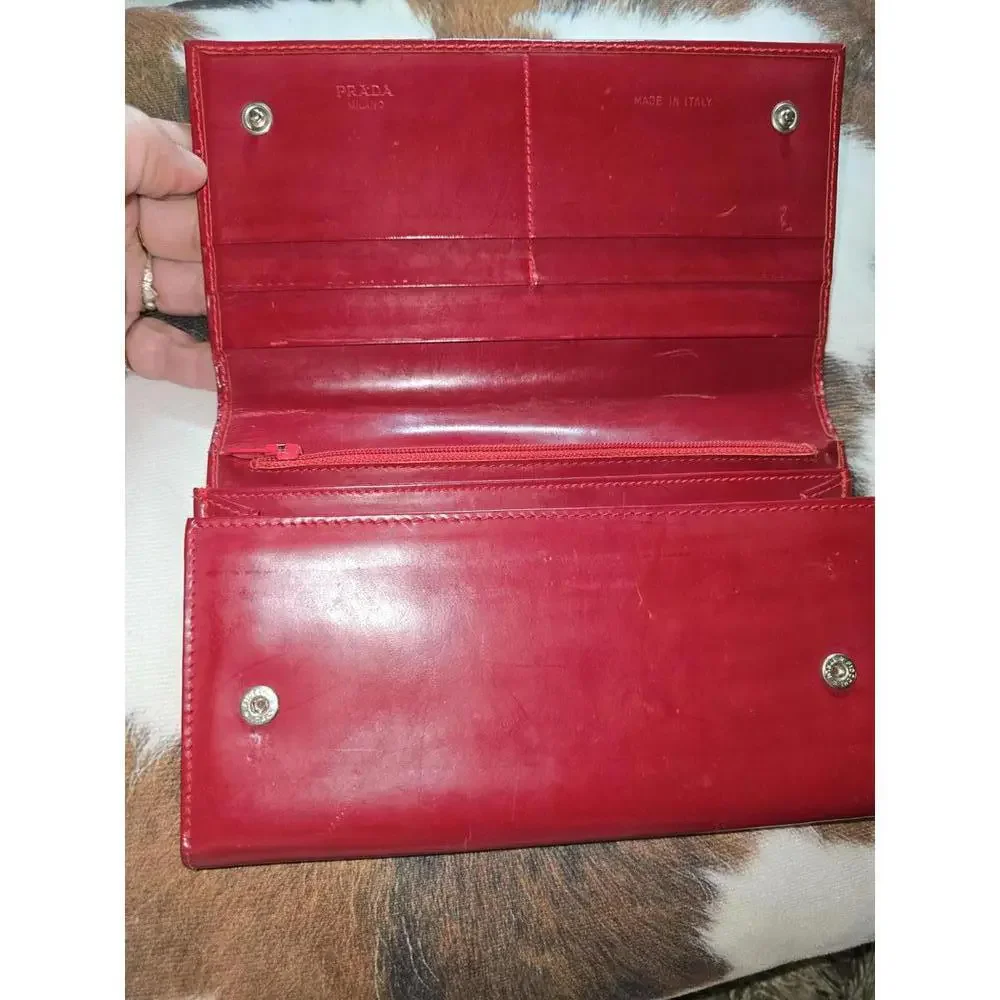 Red Prada Wallet - Picture 8 of 14